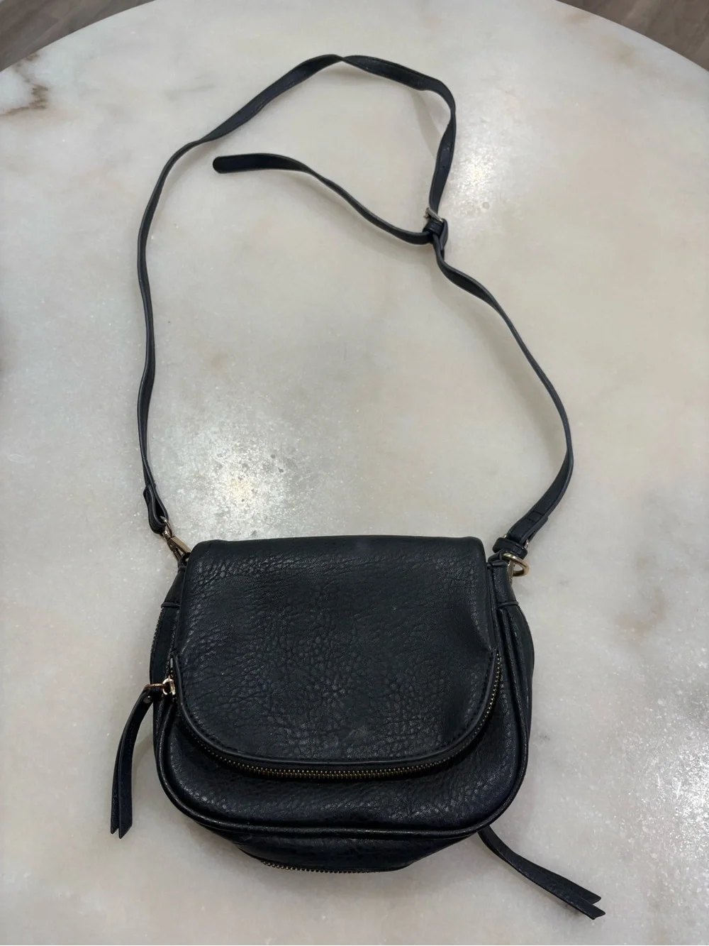Moda Luxe Black Leather Crossbody Purse with Gold Hardware
